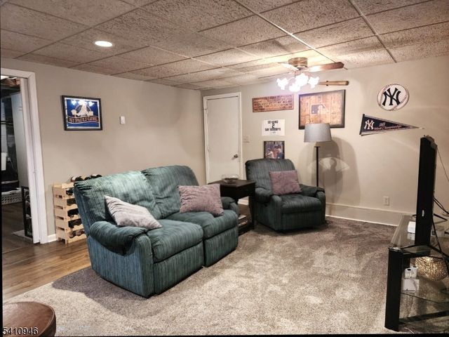 10 Sunrise Ave, Bloomingdale Boro, NJ 07403