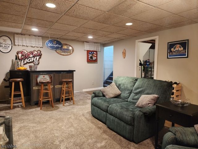 10 Sunrise Ave, Bloomingdale Boro, NJ 07403