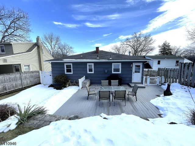 10 Sunrise Ave, Bloomingdale Boro, NJ 07403