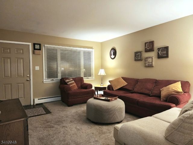 10 Sunrise Ave, Bloomingdale Boro, NJ 07403