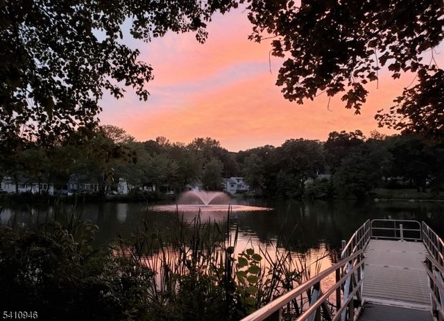 10 Sunrise Ave, Bloomingdale Boro, NJ 07403