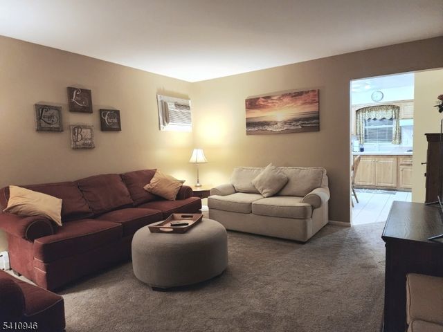 10 Sunrise Ave, Bloomingdale Boro, NJ 07403