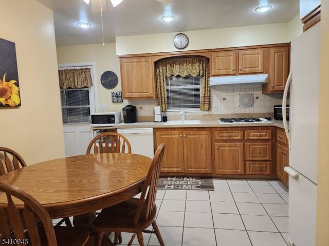 10 Sunrise Ave, Bloomingdale Boro, NJ 07403