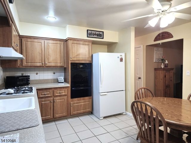 10 Sunrise Ave, Bloomingdale Boro, NJ 07403