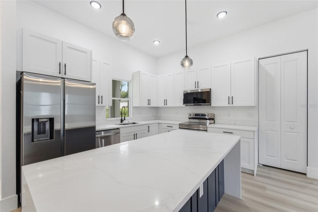 3812 E WALKER STREET, Inverness, FL 34453