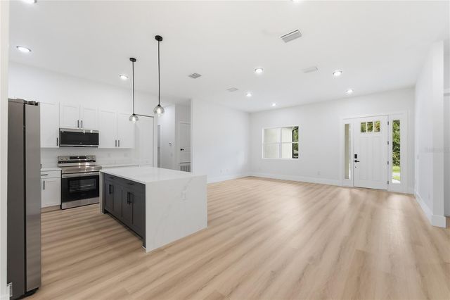 3812 E WALKER STREET, Inverness, FL 34453