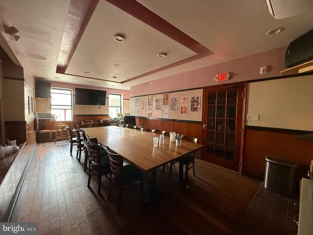 220 N 10TH ST, Philadelphia, PA 19107