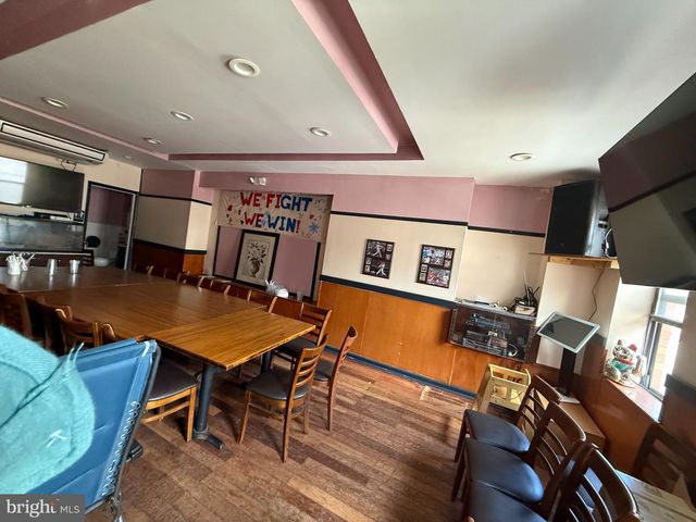 220 N 10TH ST, Philadelphia, PA 19107