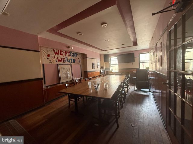 220 N 10TH ST, Philadelphia, PA 19107