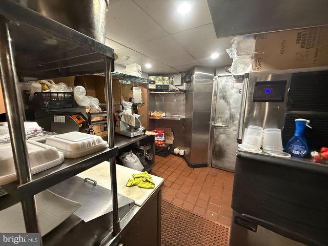 220 N 10TH ST, Philadelphia, PA 19107