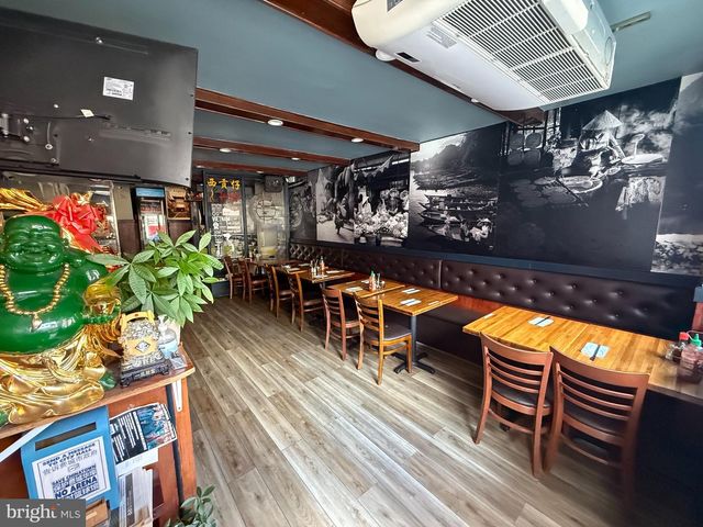 220 N 10TH ST, Philadelphia, PA 19107