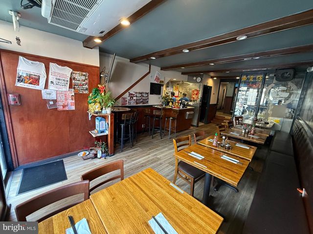 220 N 10TH ST, Philadelphia, PA 19107