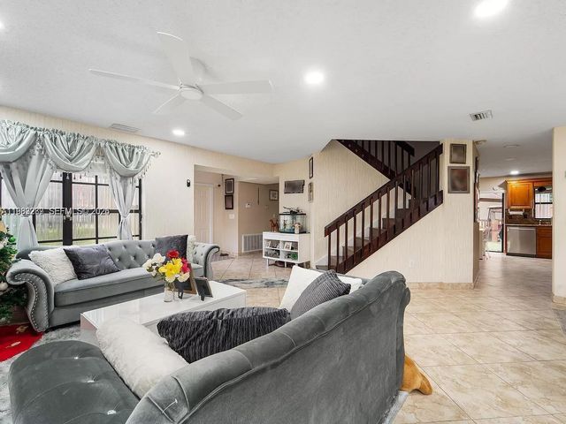 1431 SW 87th Way 0, Pembroke Pines, FL 33025