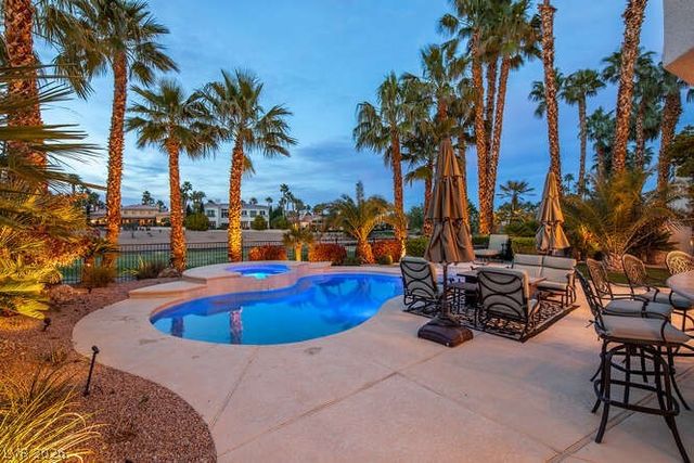 8856 Rainbow Ridge Drive, Las Vegas, NV 89117