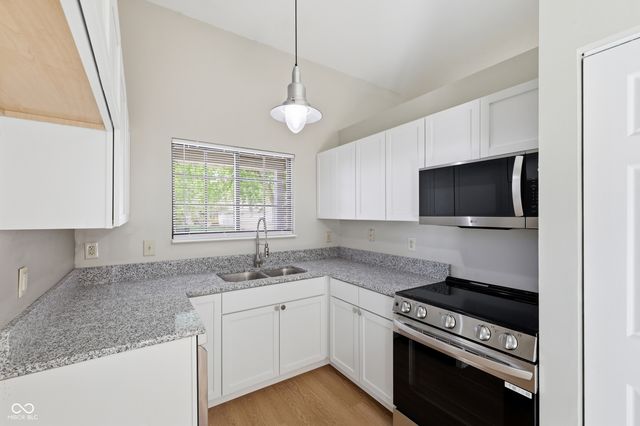 235 Meadow Glen Drive, Avon, IN 46123