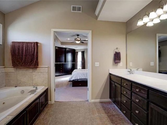 1221 SW Summit Crossing Drive, Lee's Summit, MO 64081