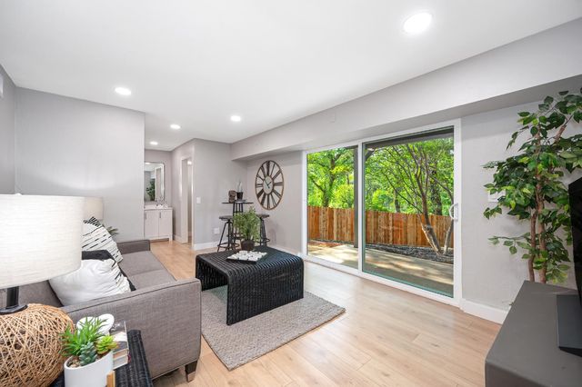 12730 Shockley Ct, Auburn, CA 95603