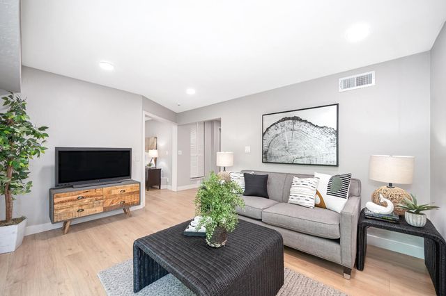 12730 Shockley Ct, Auburn, CA 95603