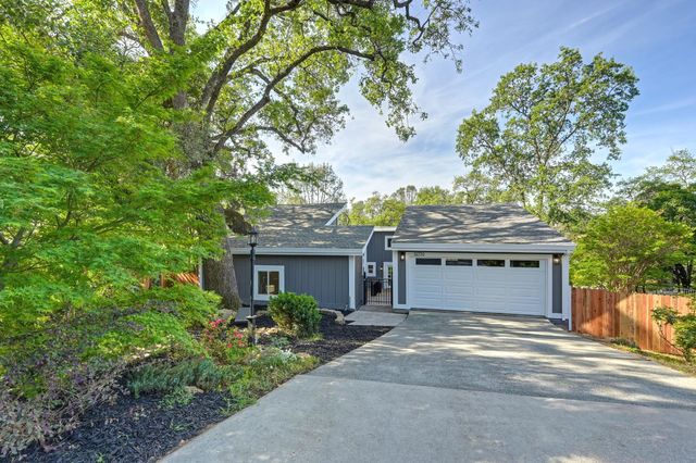 12730 Shockley Ct, Auburn, CA 95603