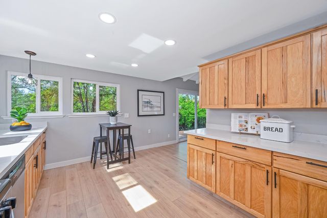 12730 Shockley Ct, Auburn, CA 95603