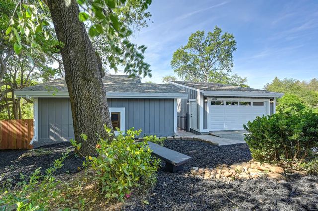 12730 Shockley Ct, Auburn, CA 95603