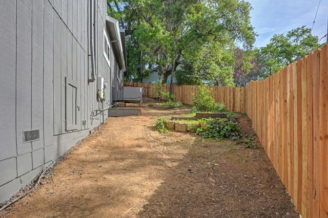 12730 Shockley Ct, Auburn, CA 95603