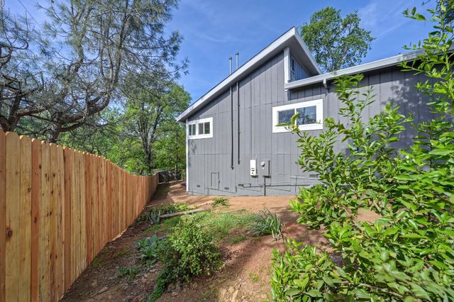 12730 Shockley Ct, Auburn, CA 95603