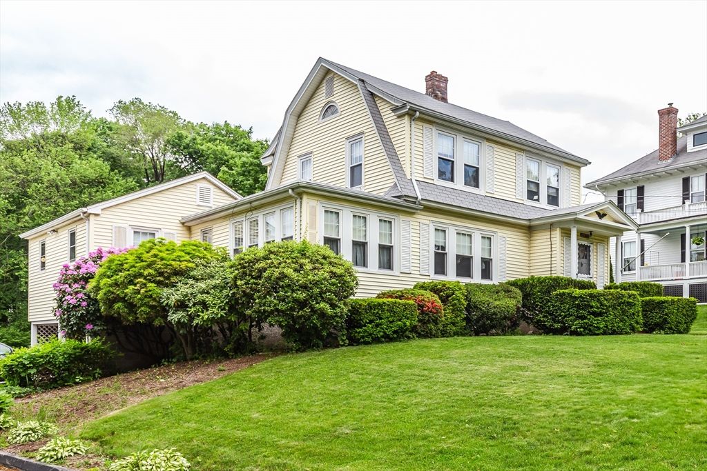 34 Worcester St, Grafton, MA 01519