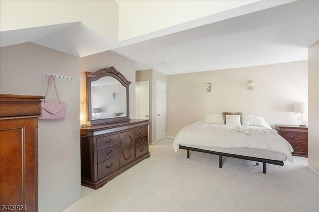 15 Garden Ct, Roxbury Twp., NJ 07876