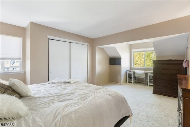 15 Garden Ct, Roxbury Twp., NJ 07876