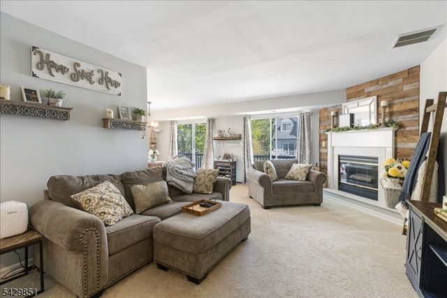 15 Garden Ct, Roxbury Twp., NJ 07876