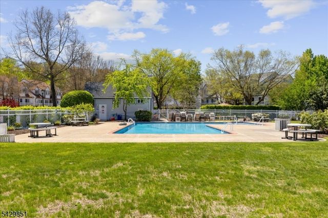 15 Garden Ct, Roxbury Twp., NJ 07876