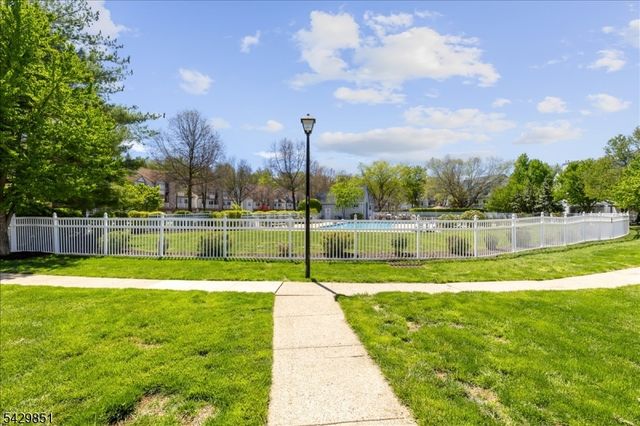 15 Garden Ct, Roxbury Twp., NJ 07876