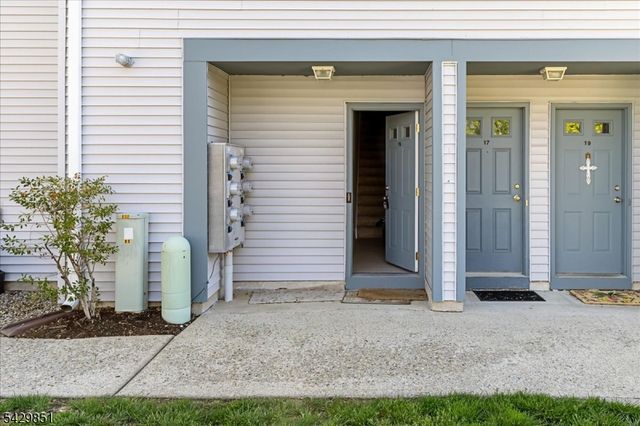 15 Garden Ct, Roxbury Twp., NJ 07876