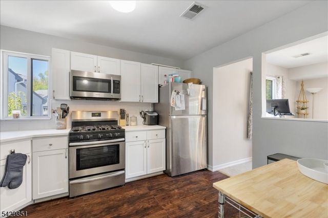 15 Garden Ct, Roxbury Twp., NJ 07876