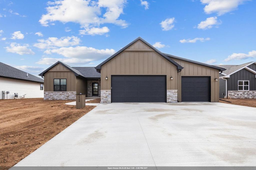 2998 CREEKWOOD DRIVE, Green Bay, WI 54311
