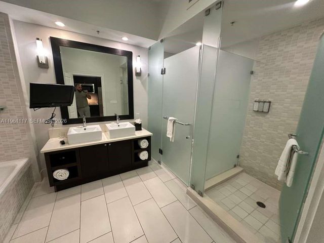 5300 NW 87th Ave 910, Doral, FL 33178