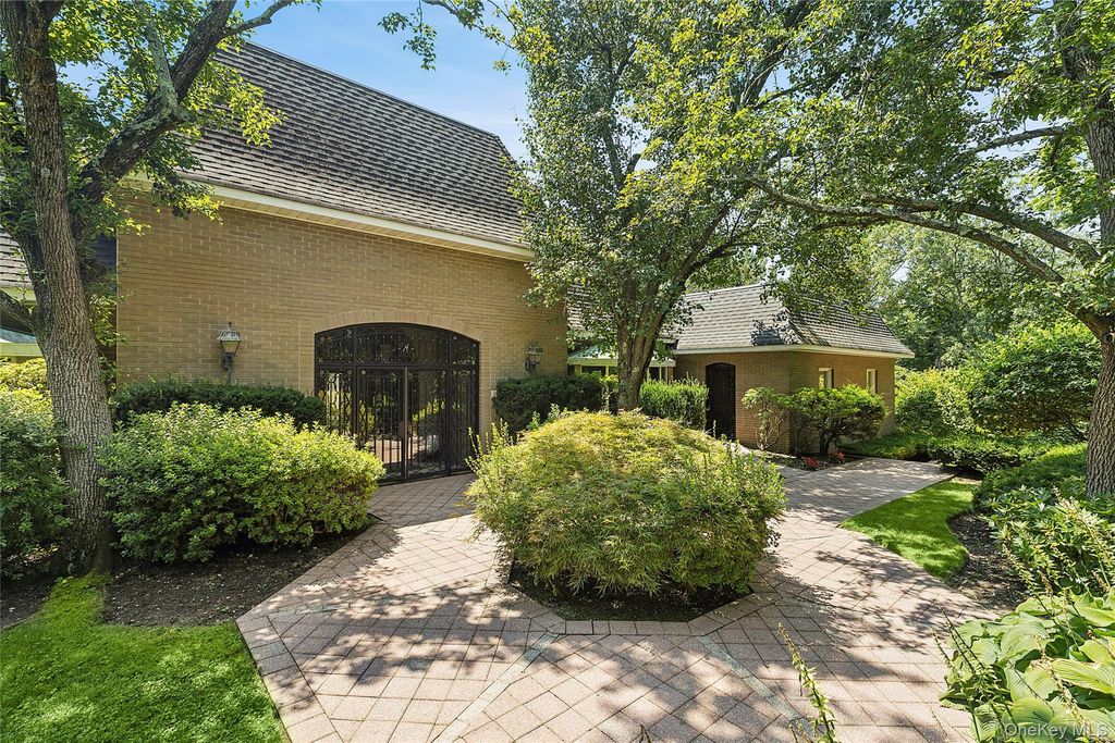 13 Chanticlare Drive, Manhasset, NY 11030 — photo 3