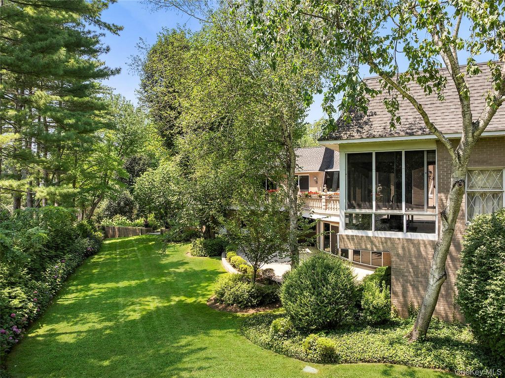 13 Chanticlare Drive, Manhasset, NY 11030 — photo 5