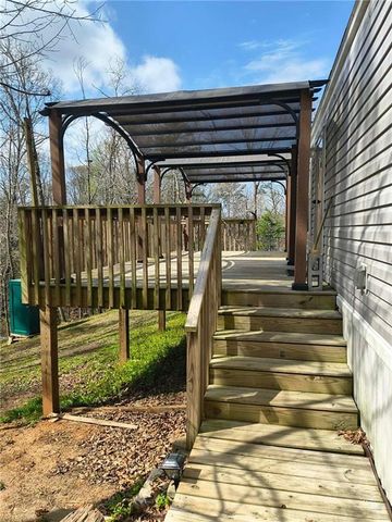 69 Gold Lake Dr, Cleveland, GA 30528