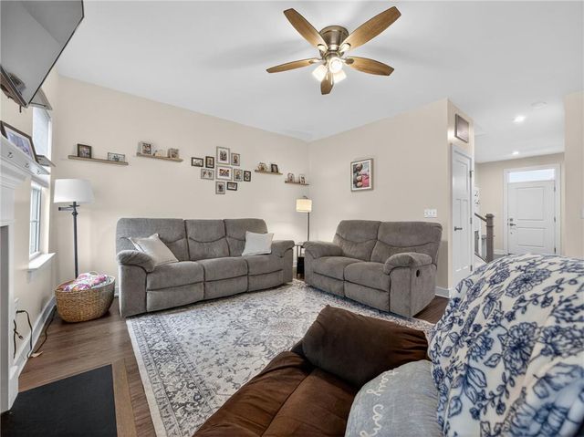 814 Blackheath Lane, North Catasauqua Bor, PA 18032
