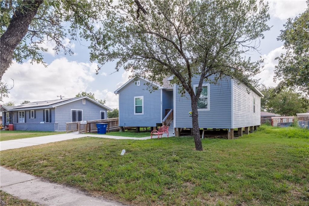341 Woodlawn St, Sinton, TX 78387 — photo 3