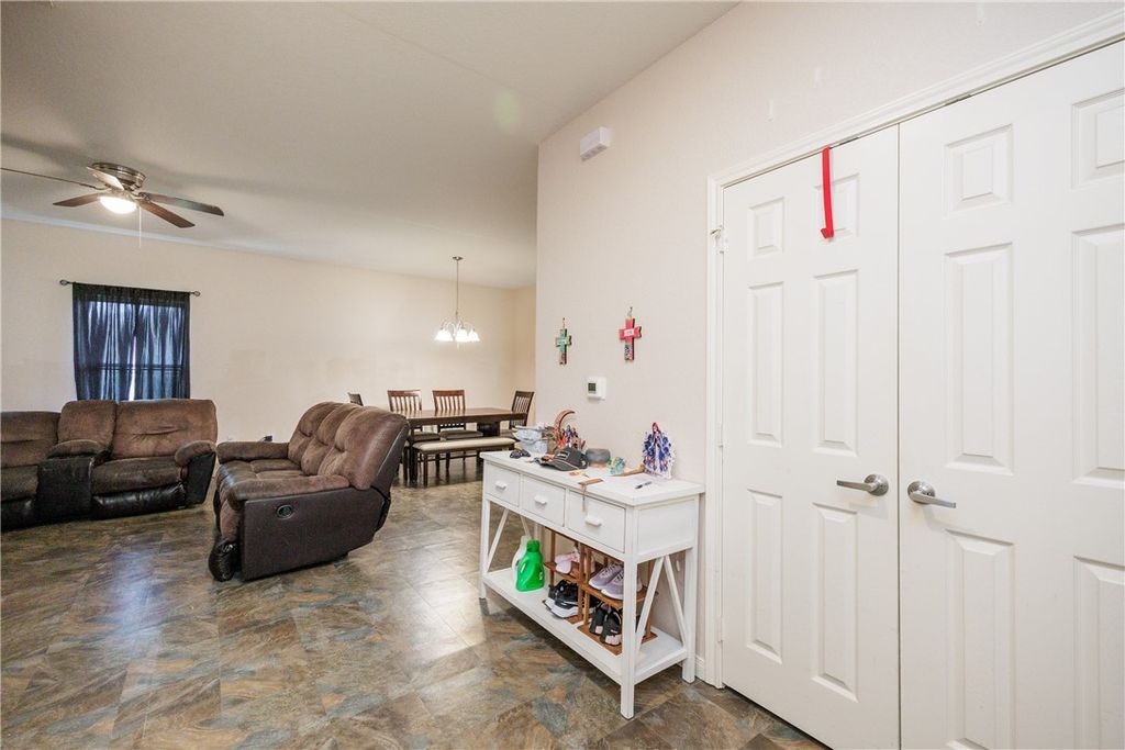 341 Woodlawn St, Sinton, TX 78387 — photo 5