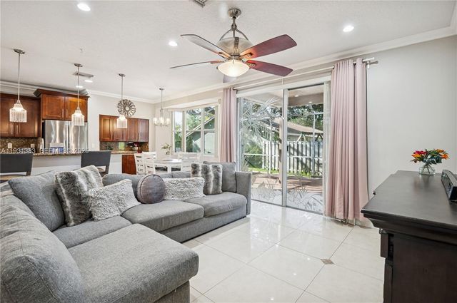 10871 NW 35th Pl, Sunrise, FL 33351