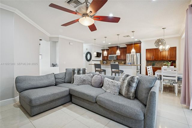 10871 NW 35th Pl, Sunrise, FL 33351