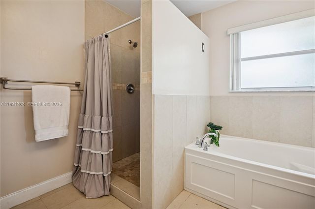 10871 NW 35th Pl, Sunrise, FL 33351