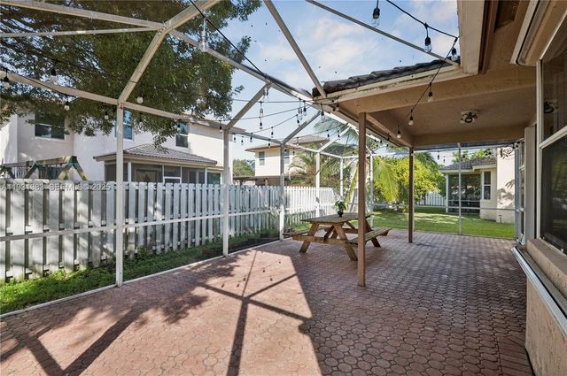 10871 NW 35th Pl, Sunrise, FL 33351