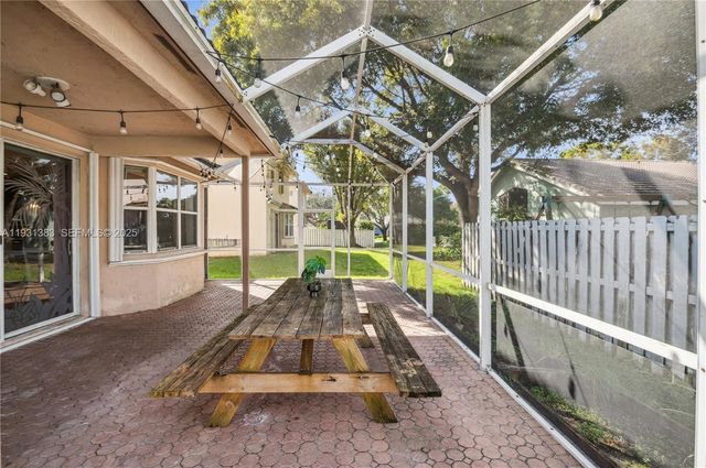 10871 NW 35th Pl, Sunrise, FL 33351