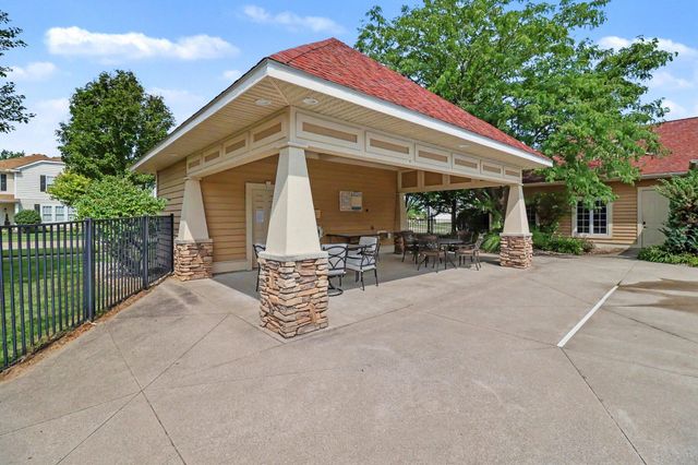 2129 Kensington Park Circle, Holland City, MI 49423