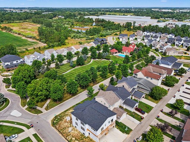 2129 Kensington Park Circle, Holland City, MI 49423
